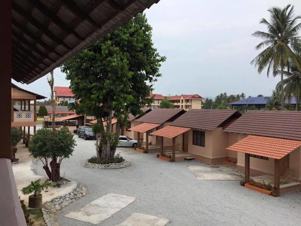 Nks Chalet Hotel Kampung Kuala Besut Exterior foto